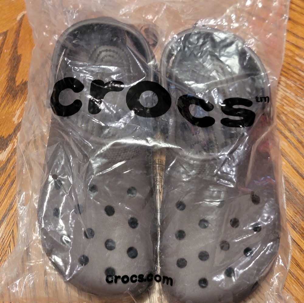 CROCS shoes size Men's 6/Women's 8 in Brown